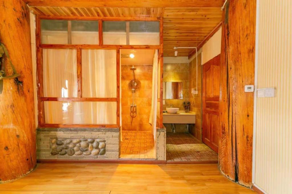 Двухместный (Номер с кроватью размера «queen-size»), Shangri-La Memory Inn