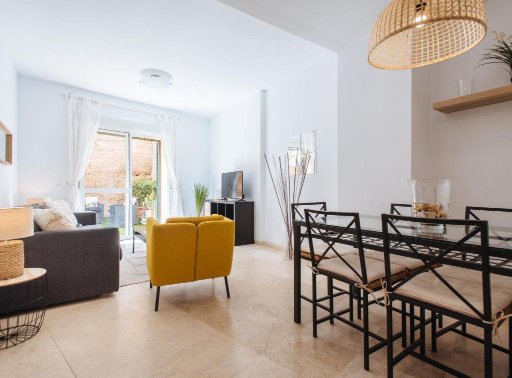 Sol Suite Apartment with Garden - Tap to explore photos