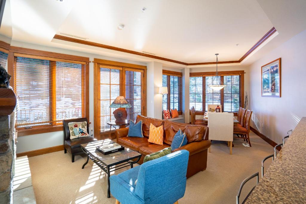 New Listing in the Heart of the Village at Northstar! Iron Horse South 208 image