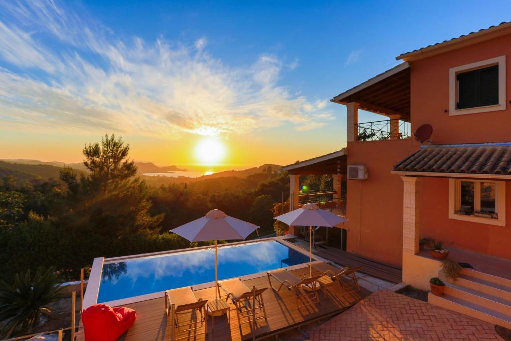 Sunset House photo 1
