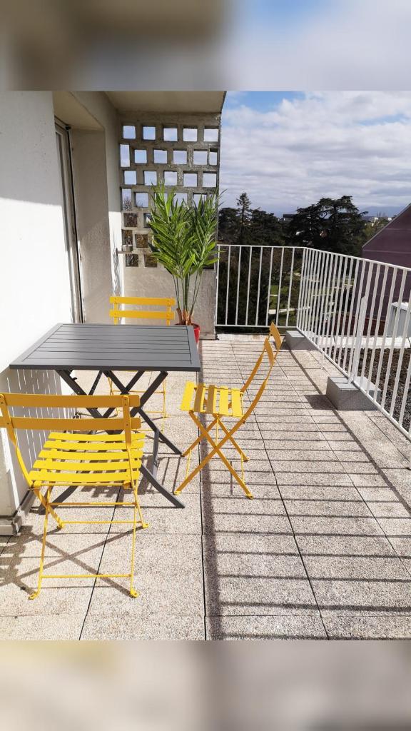 Appartement tout confort 2 chbres - 72m2 - avec terrasse et vue Pyrénées photo 1