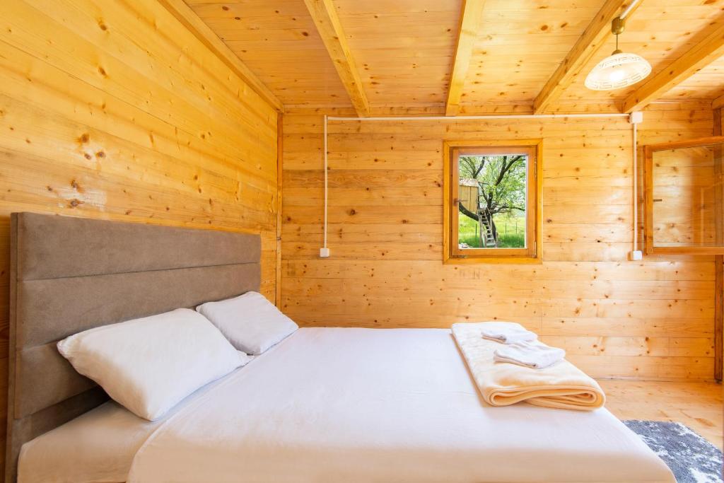 Lovcen mountain cottages