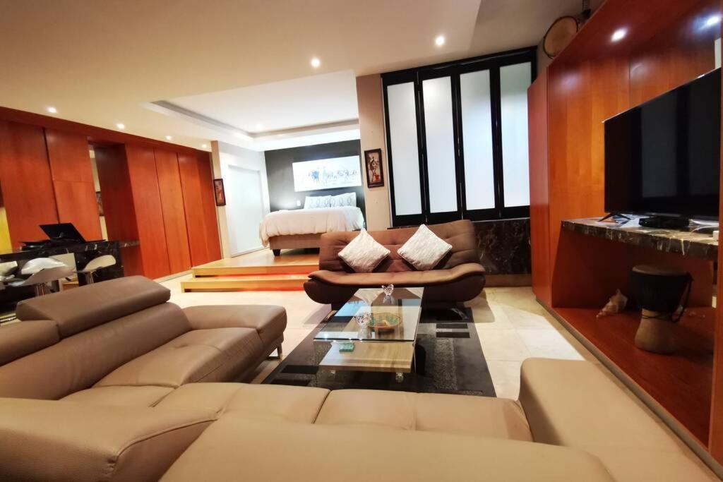 1507-Amazing views & Unique Joburg CBD Luxury