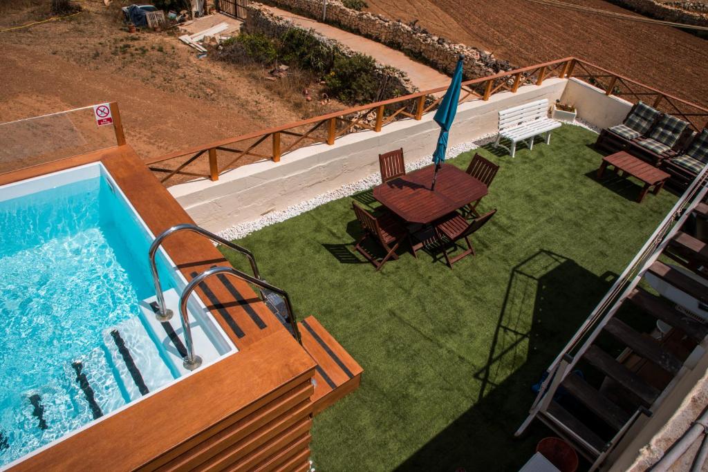 Tal-Karmnu Entire house with private heated pool and jacuzzi photo 2
