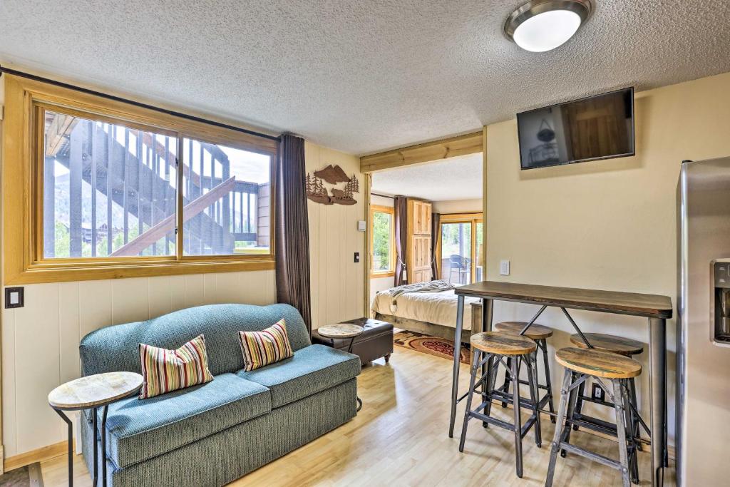Keystone Condo with River Views Walk to Ski Lifts photo 3