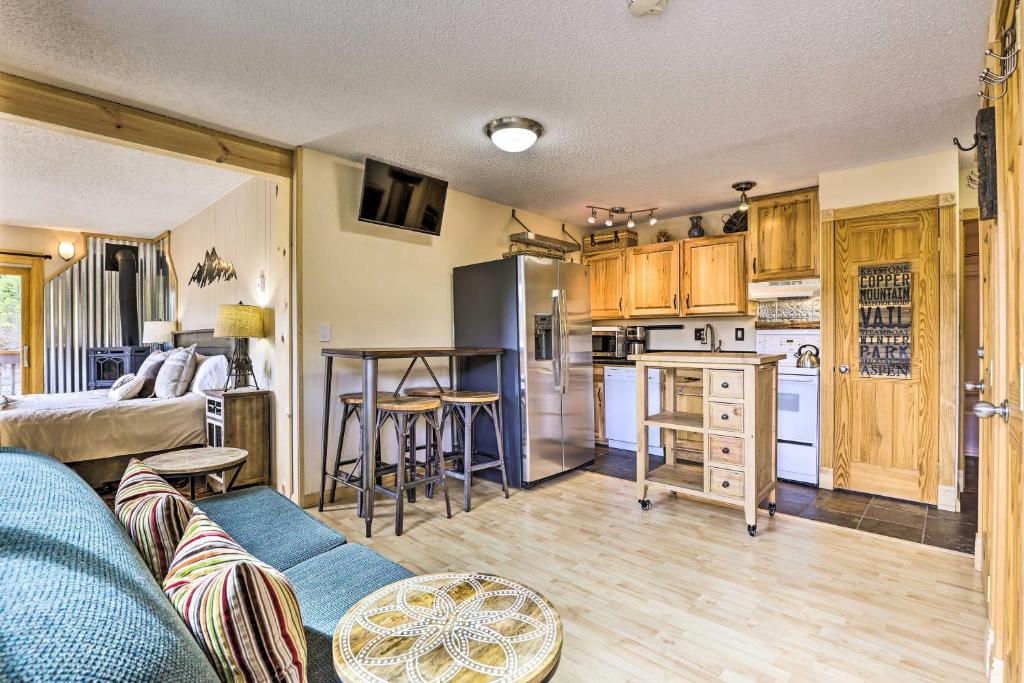 Keystone Condo with River Views Walk to Ski Lifts photo 4
