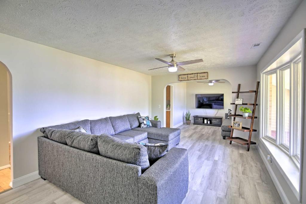 Bluefield Retreat with Pool Table Near Parks! photo 2