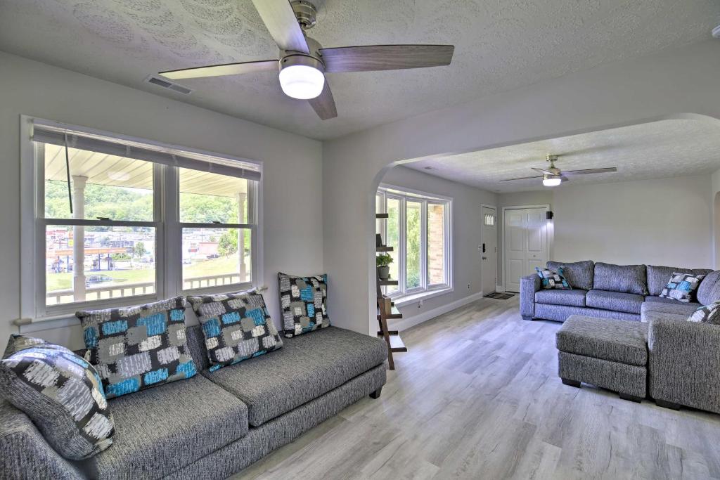 Bluefield Retreat with Pool Table Near Parks! photo 4