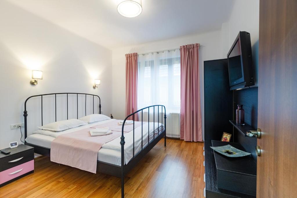 Dante Apartment