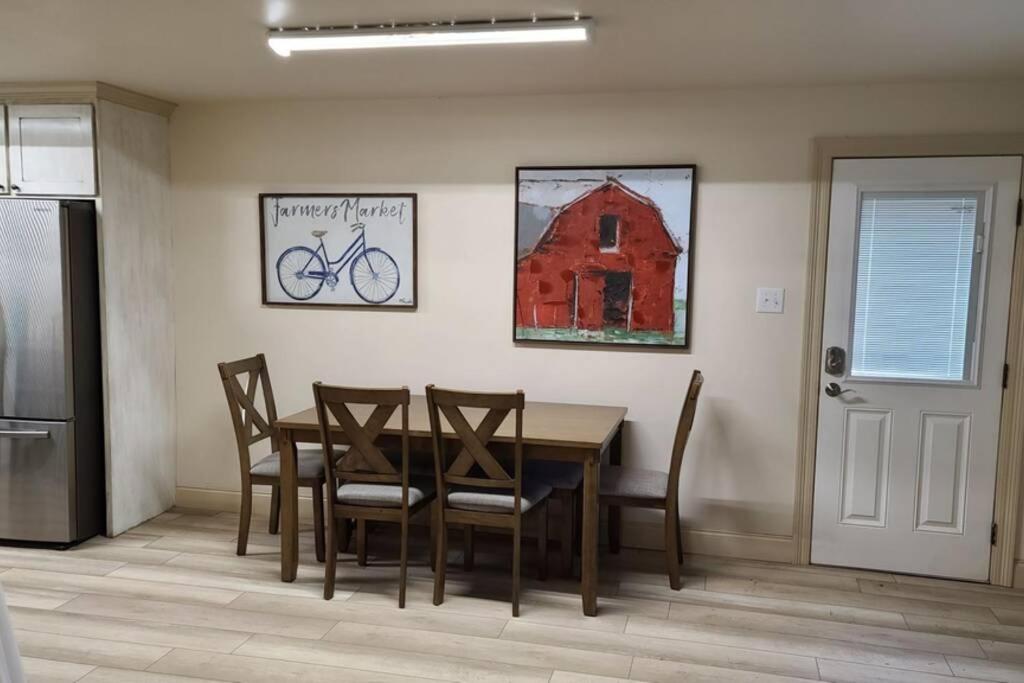 Farm House stay with soaking tub and hot tub barn photo 3