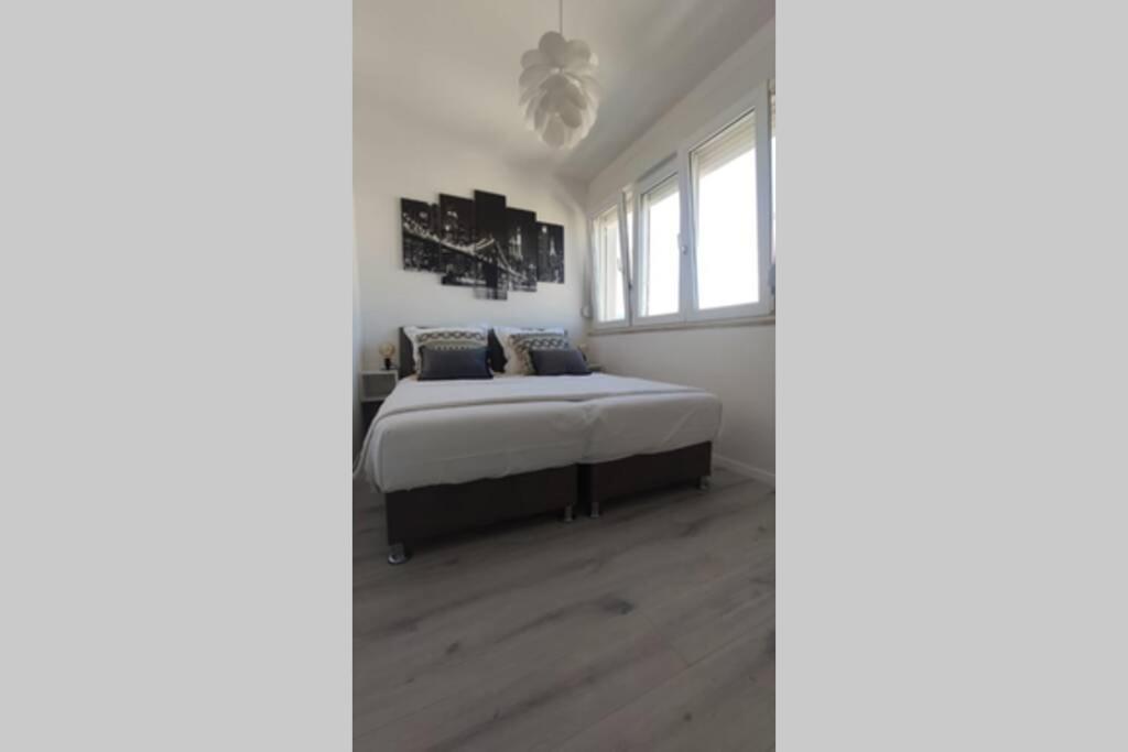 NEW! Top apartment, Split view from above - Tap to explore photos