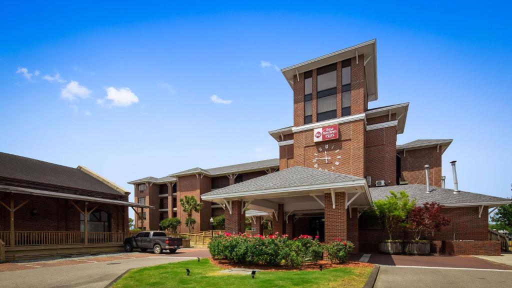 Best Western Plus Coastline Inn image
