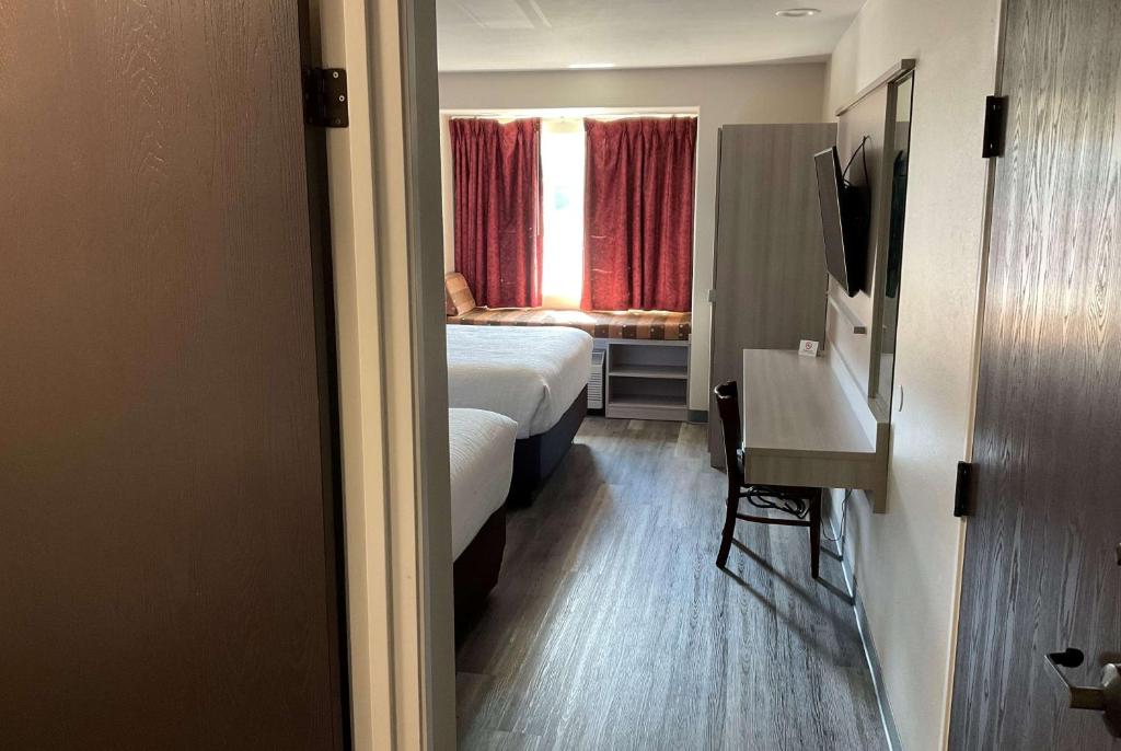 Microtel Inn and Suites Clarksville photo 2
