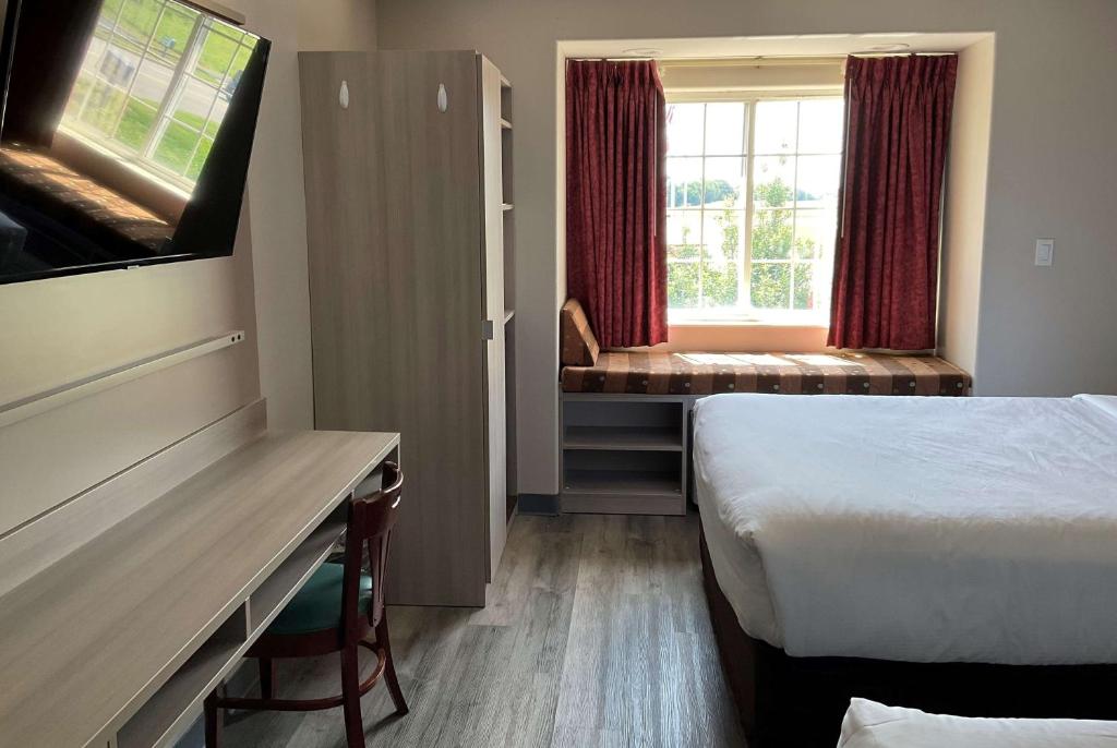 Microtel Inn and Suites Clarksville photo 1