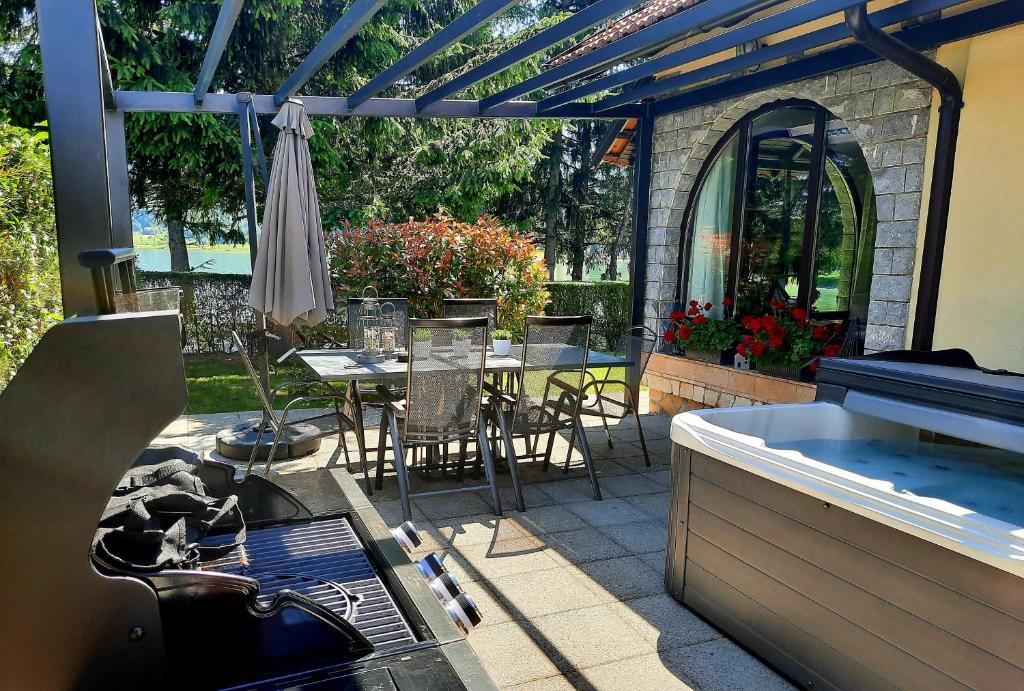 Spacious Apartment "Ana" on lake Sabljaci photo 2