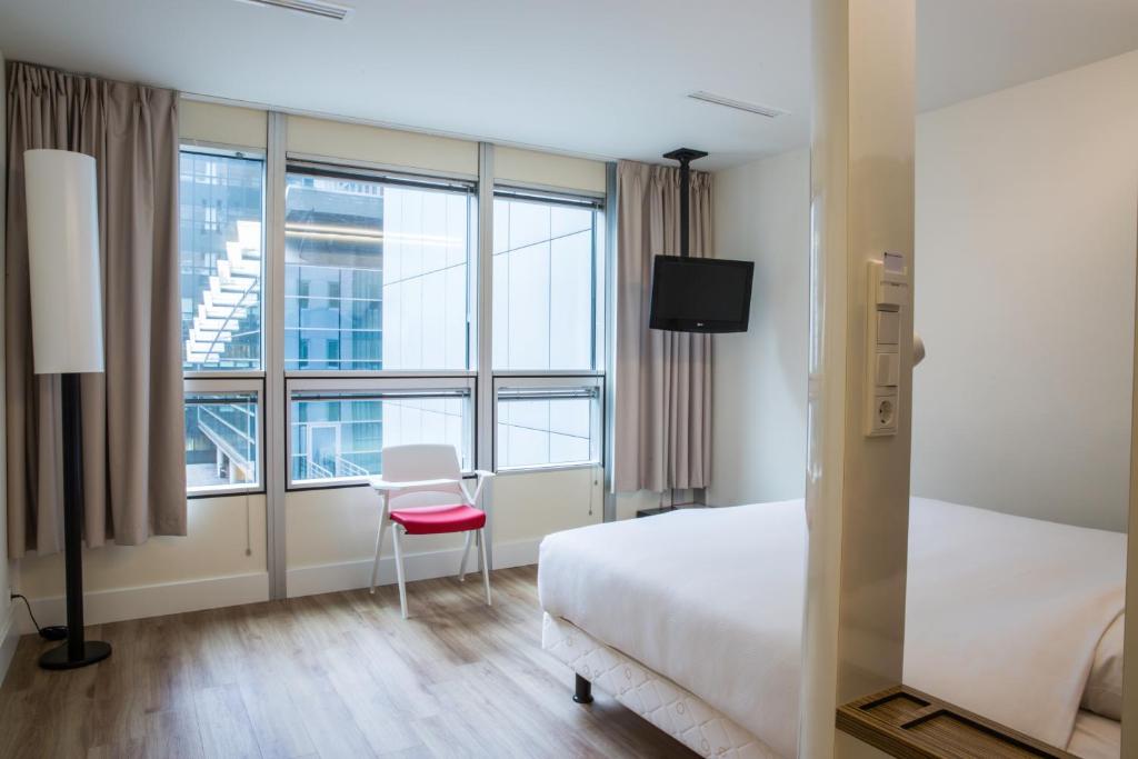 Двухместный (Большой двухместный номер с 1 кроватью), Qbic Hotel WTC Amsterdam