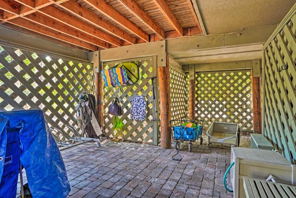 Remodeled Cottage on Sparrow Pond, Walk to Beach! photo 1