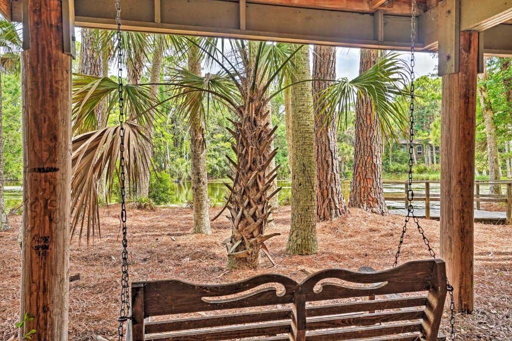 Remodeled Cottage on Sparrow Pond, Walk to Beach! photo 2
