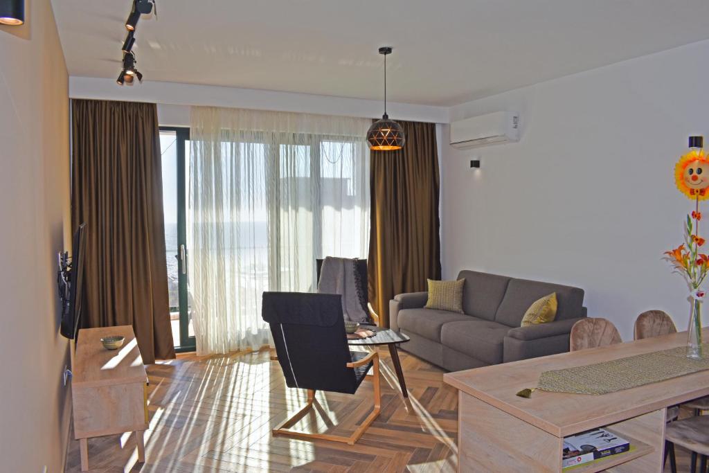 White Star Apartments photo 2