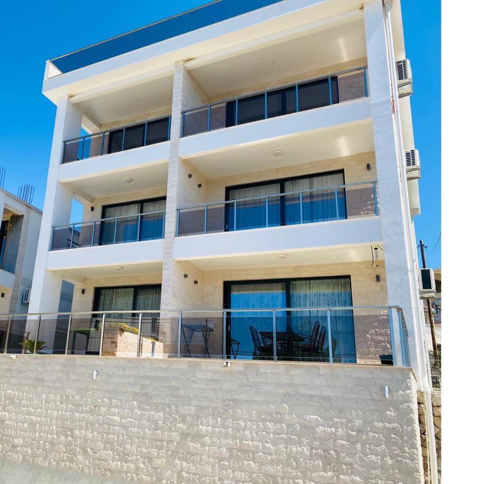 White Star Apartments photo 3