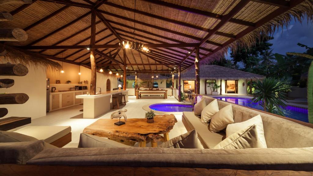 Baan Thamarchat 3 villas 13 bedrooms & Shala photo 2