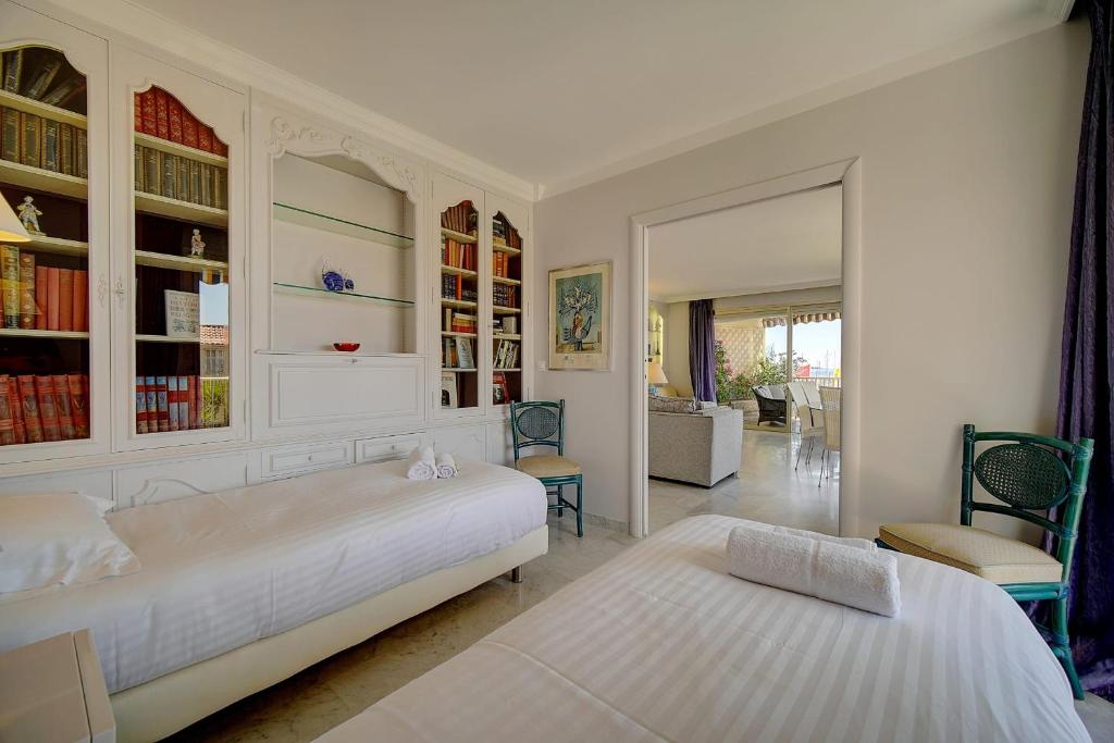 IMMOGROOM- Huge Terrace - Panoramic Sea View - 1min from Beach - Tap to explore photos