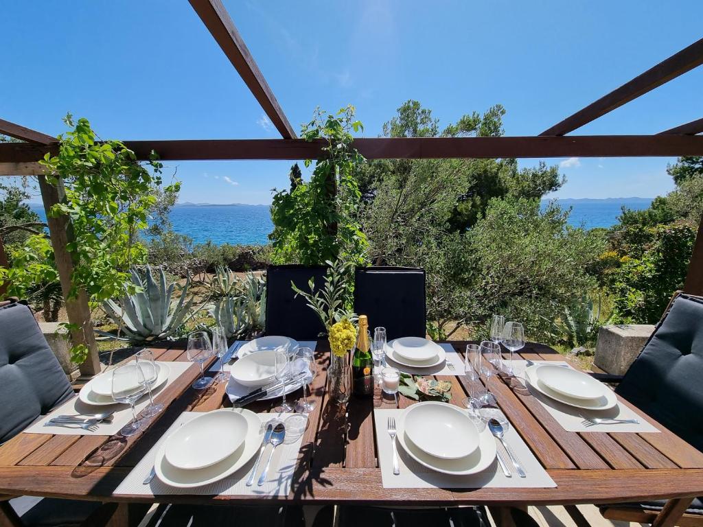Orkula Hidden Paradise- Robinson Holiday House