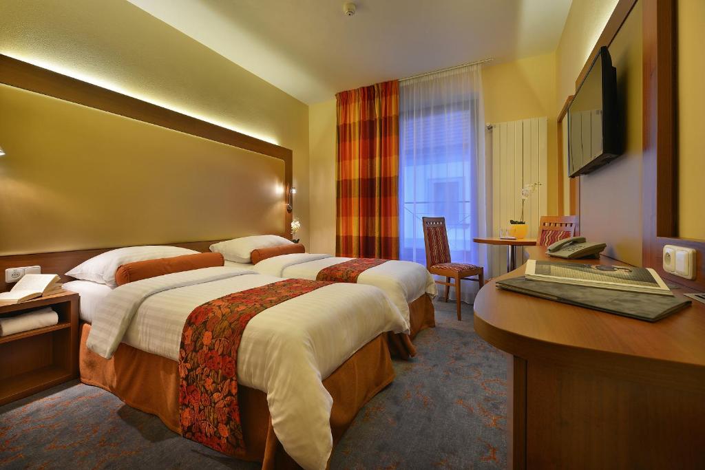 Maxmilian Lifestyle Resort photo 1