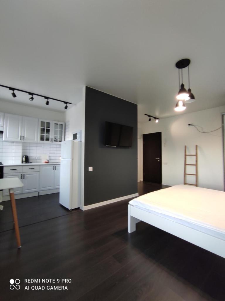 White Apartment photo 3