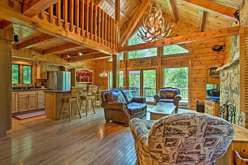 Deluxe Family Cabin with Game Room and Fire Pit! photo 3