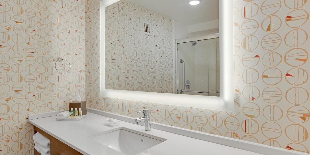 Holiday Inn Roanoke Airport - Conference CTR, an IHG Hotel photo 1