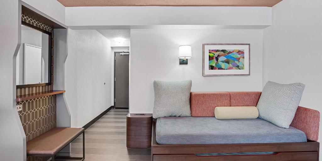 Holiday Inn Roanoke Airport - Conference CTR, an IHG Hotel photo 3
