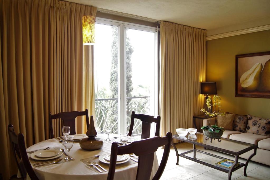 Los Altos Apartments & Studios photo 1
