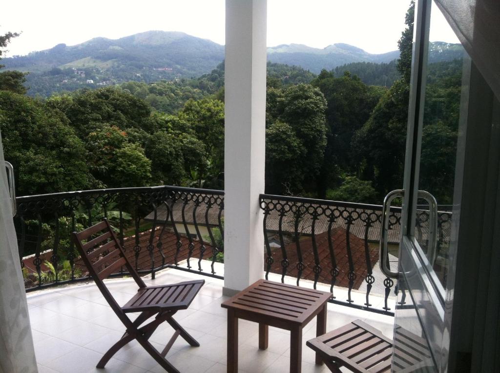 Peradeniya Rest House photo 4