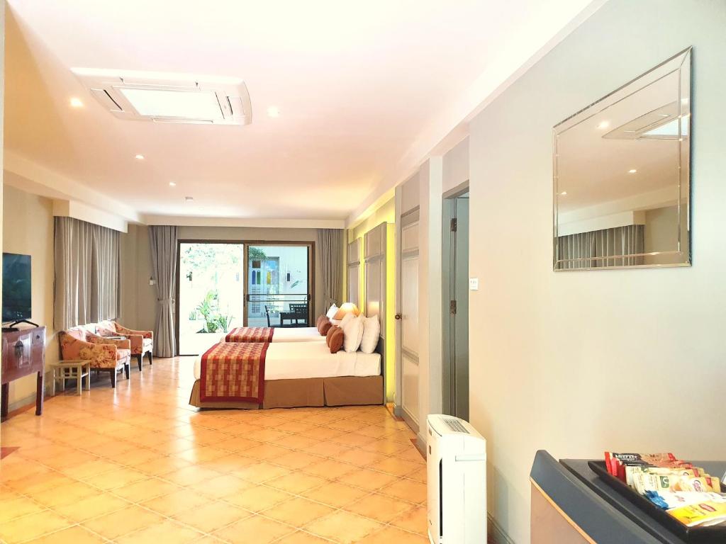 Сьюит (Garden Two-Bedroom Family Studio), Отель Anantasila Villa by the sea, Hua Hin Beachfront