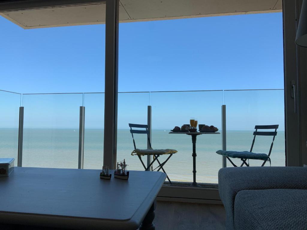 Genieten van de Vlaamse kust met prachtig zeezicht photo 3