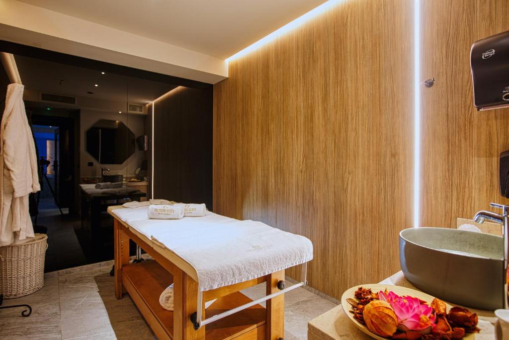 Palmera Beach Hotel & Spa - Adults Only - Tap to explore photos