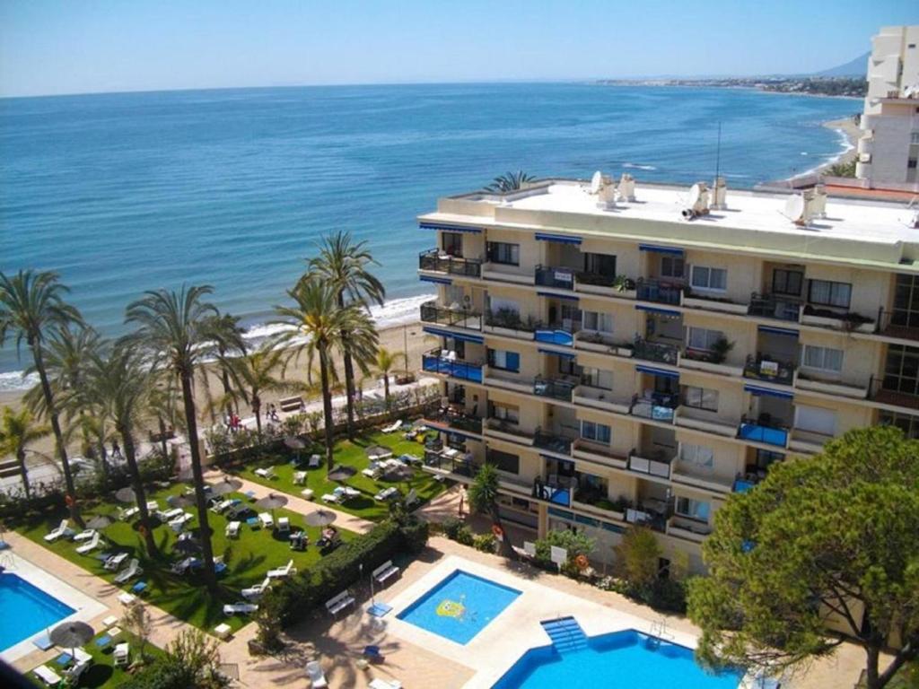 Apartamento144 SKOL Marbella playa - Tap to explore photos