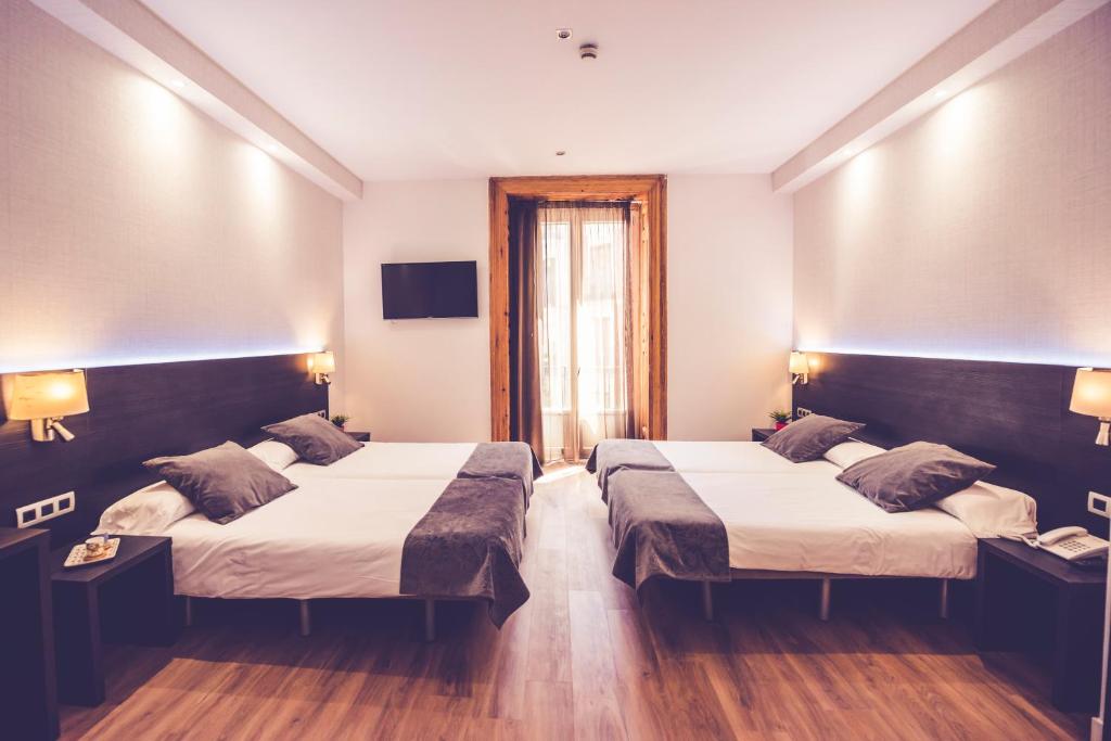 Hostal Marlasca - Tap to explore photos