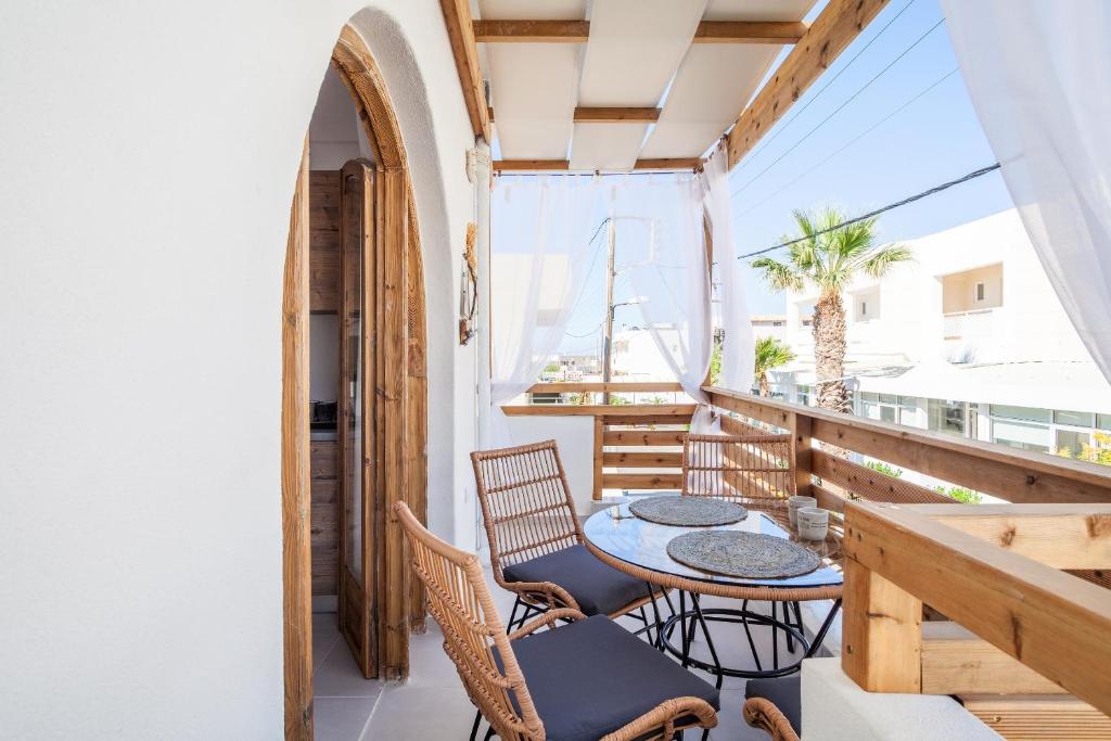 Sandy's Cycladic Style Apartment photo 4