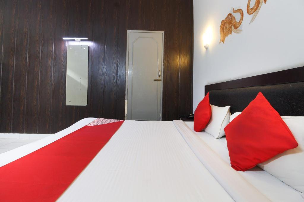 Трехместный (Трехместный номер Делюкс), OYO 36085 Hotel Apollo Agra