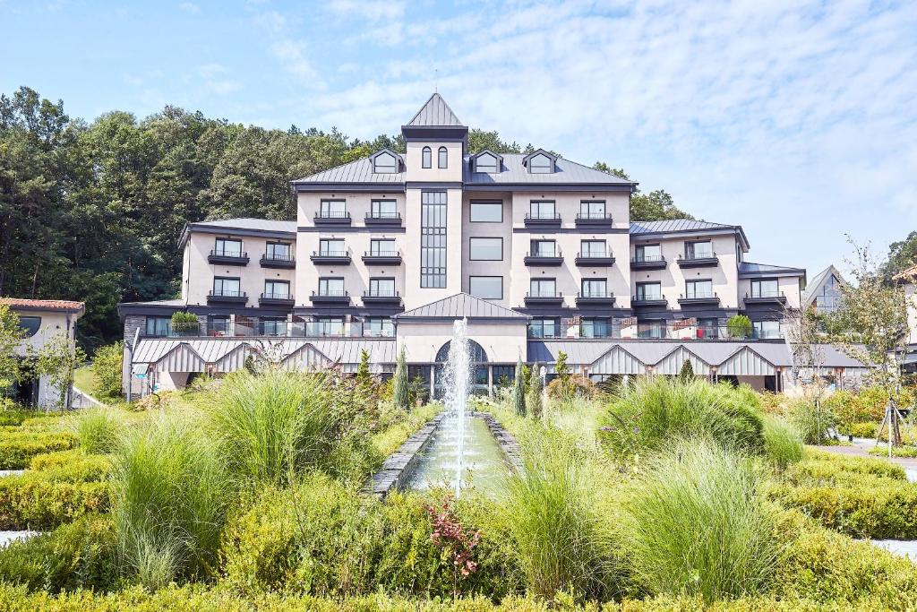 Eden Paradise Hotel photo 2