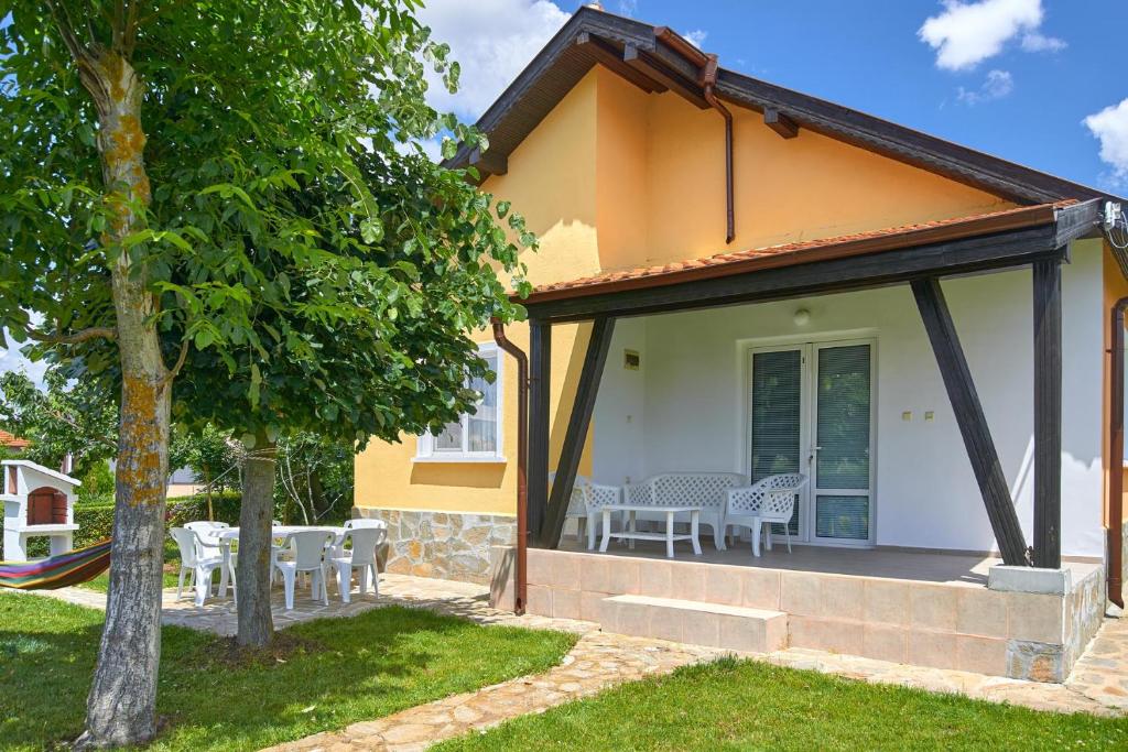 Villa Magnolia with pool photo 2