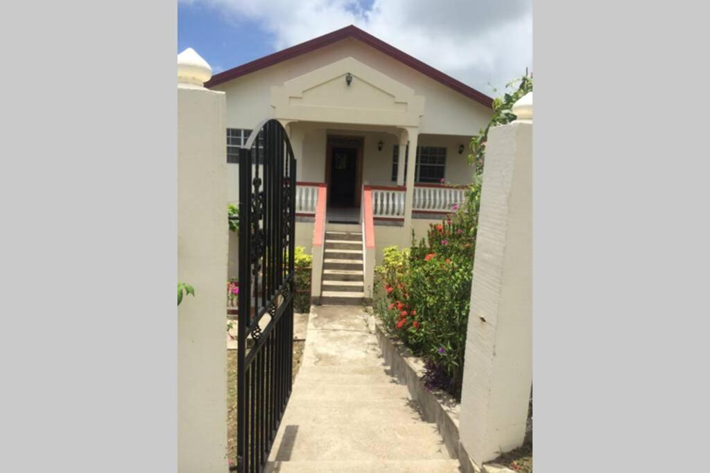 Delightful 4bed modern villa with WiFI photo 2