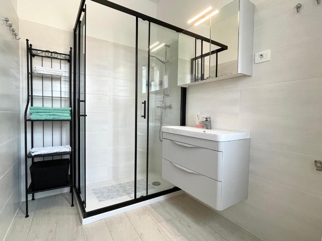 Modern apartment in the old part of town photo 4