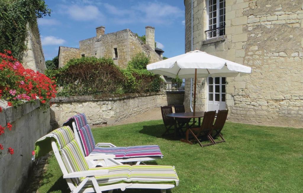 Nice Home In Chinon With 2 Bedrooms And Wifi photo 4