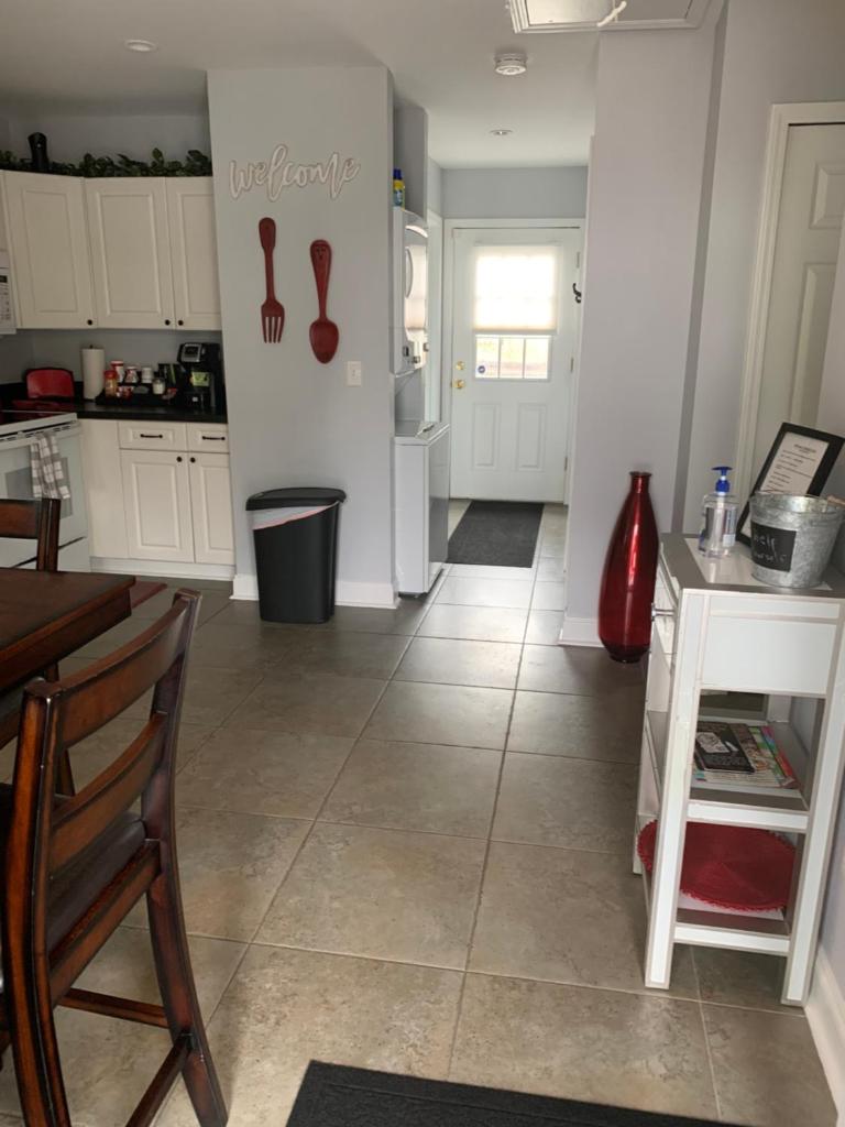 Peaceful Getaway for Two in Lincolnville/Quiet Area/2.3 Miles to Beach photo 3