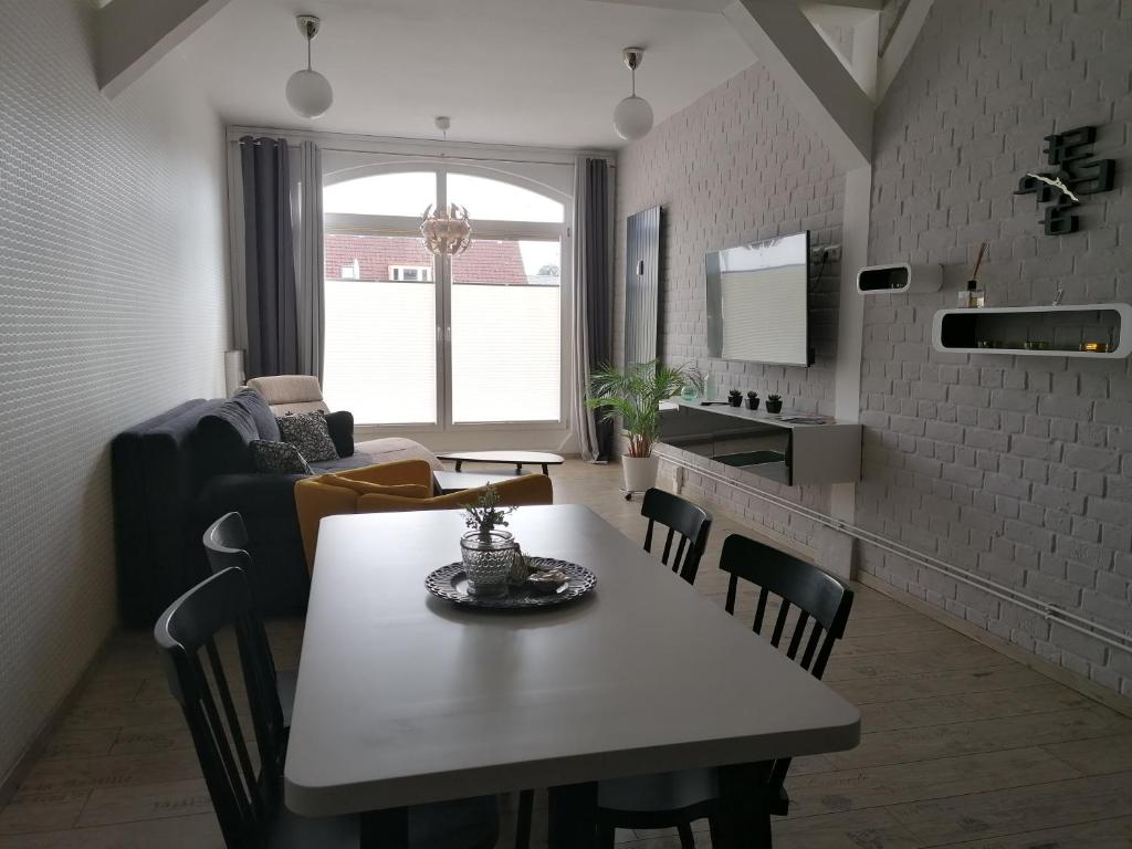 Central Loft Apartment photo 1