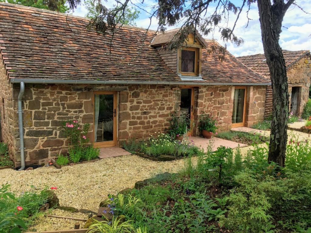 Countryside tiny house near Chateau de Hautefort photo 1