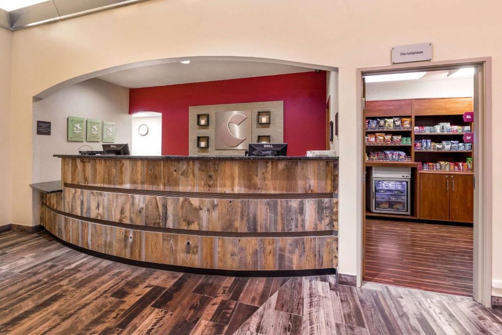 Comfort Suites Burlington photo 1